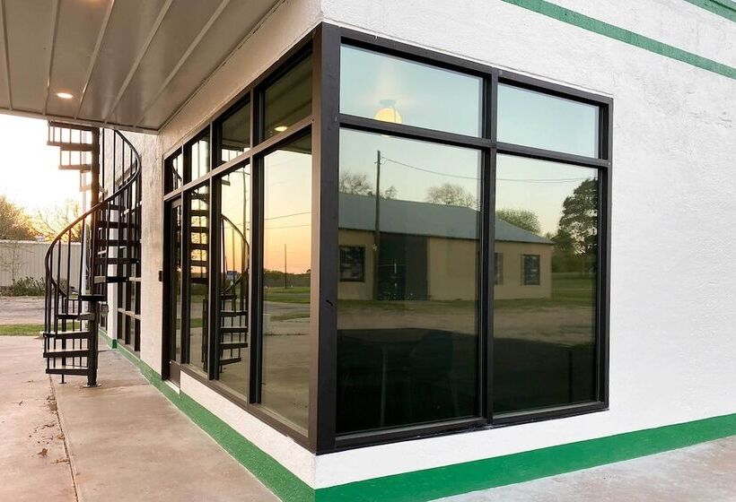 Unique Texas Home In Converted Gas Station!