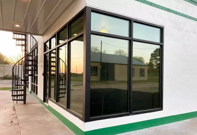 Unique Texas Home In Converted Gas Station!