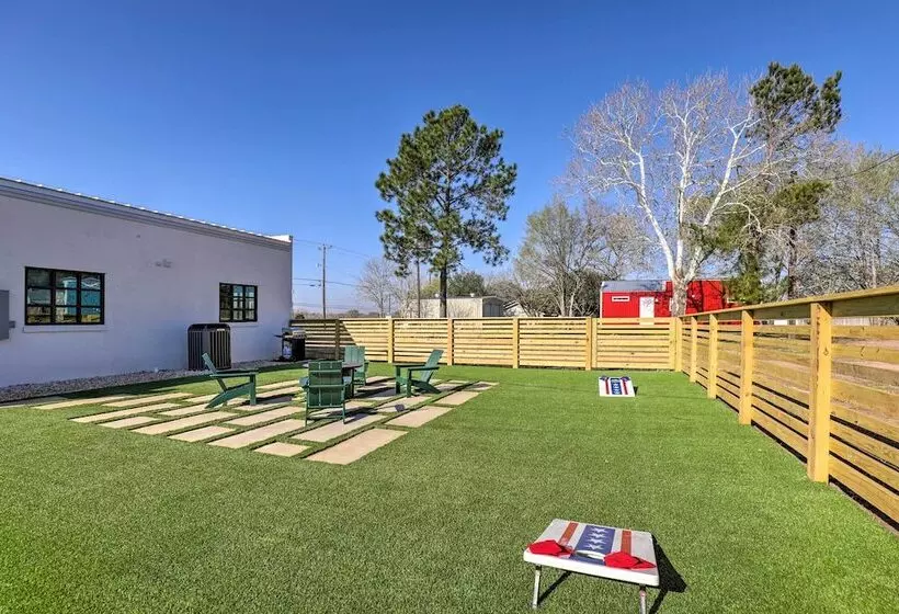 Unique Texas Home In Converted Gas Station!