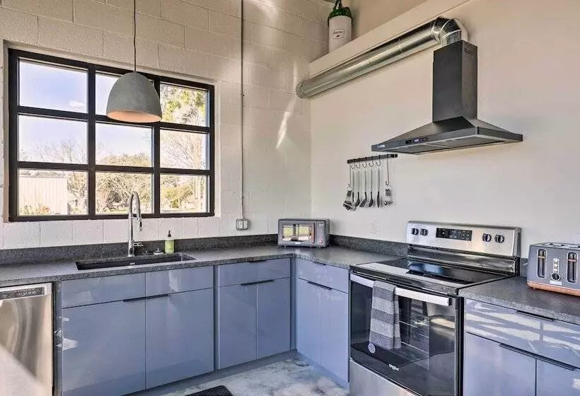 Unique Texas Home In Converted Gas Station!