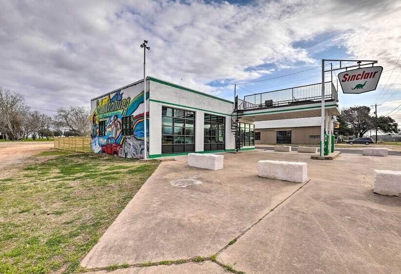 Unique Texas Home In Converted Gas Station!