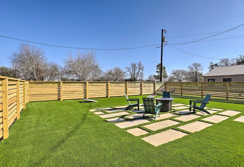 Unique Texas Home In Converted Gas Station!