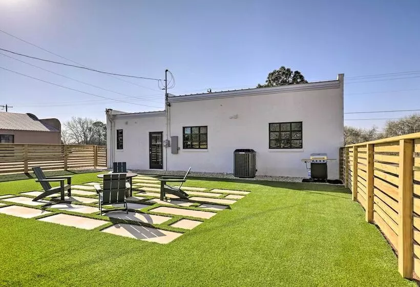 Unique Texas Home In Converted Gas Station!