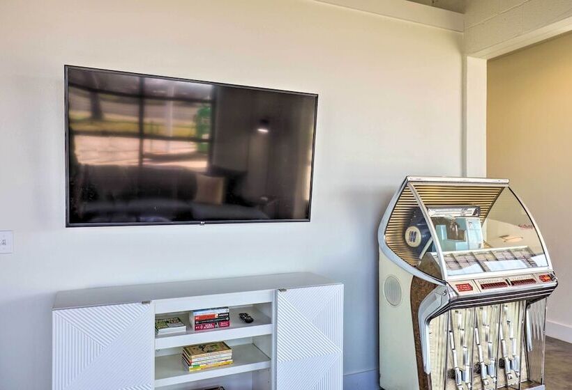 Unique Texas Home In Converted Gas Station!