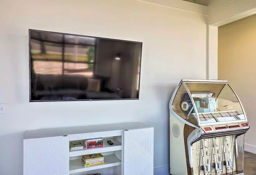 Unique Texas Home In Converted Gas Station!