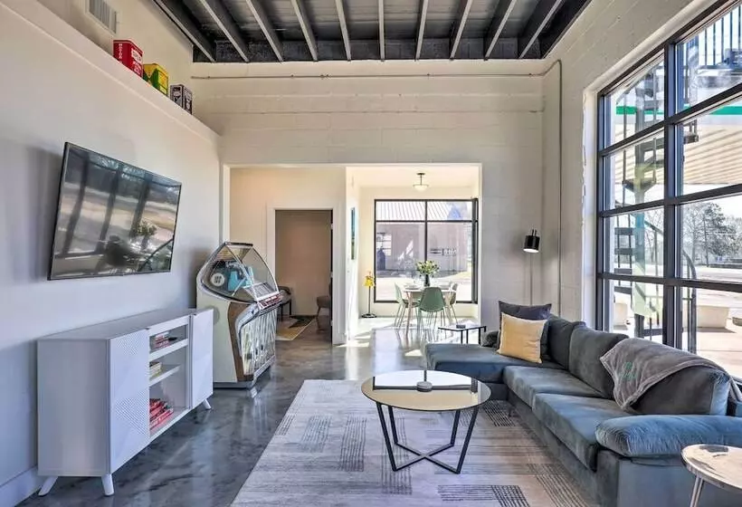 Unique Texas Home In Converted Gas Station!