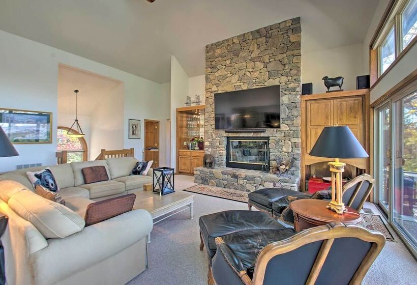 Wintergreen Resort Retreat: Ski, Hike, Golf!