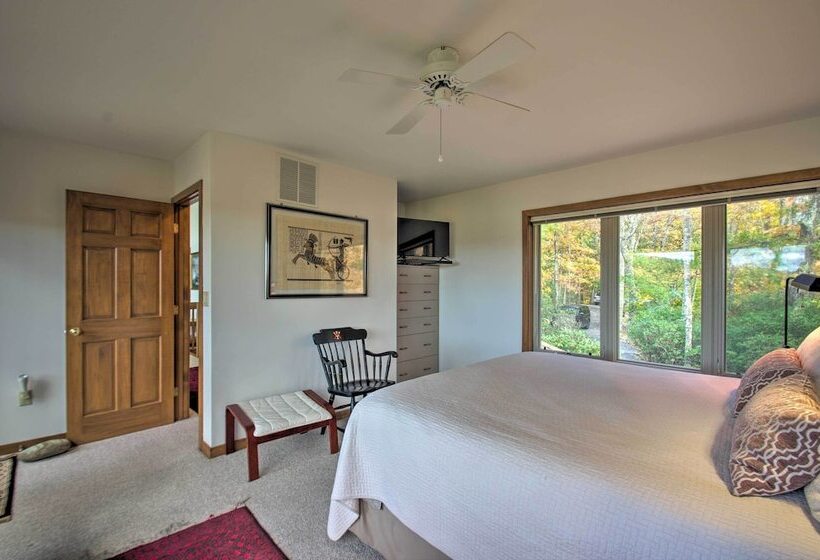 Wintergreen Resort Retreat: Ski, Hike, Golf!