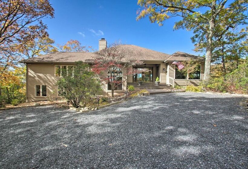 Wintergreen Resort Retreat: Ski, Hike, Golf!