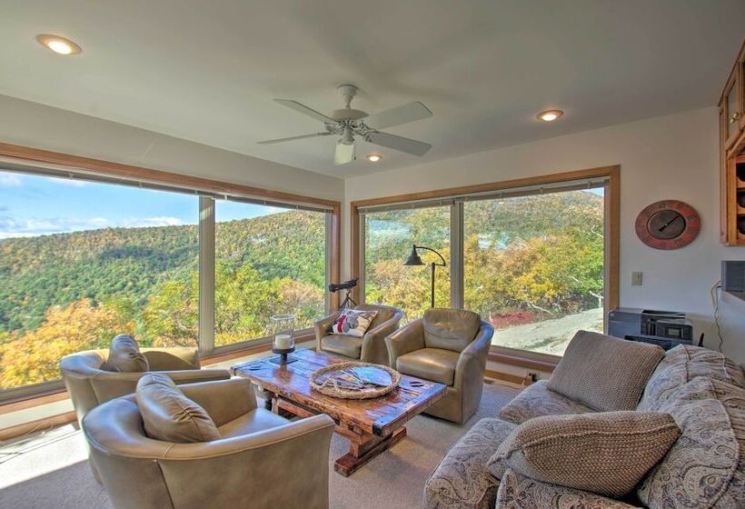 Wintergreen Resort Retreat: Ski, Hike, Golf!