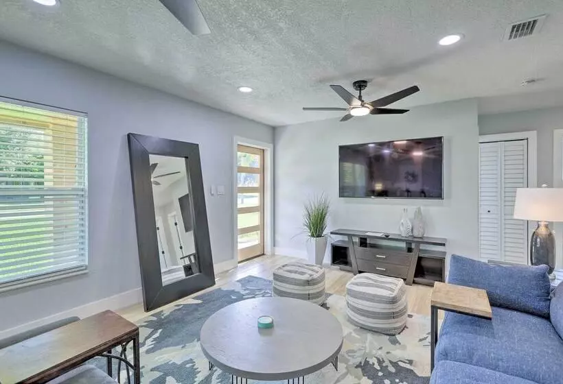 Beach House W/ Outdoor Kitchen, Walk To Coast