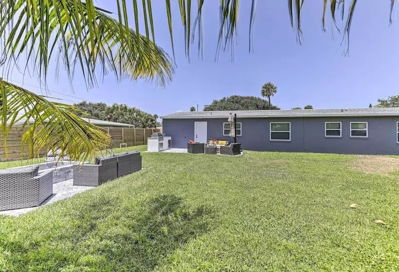 Beach House W/ Outdoor Kitchen, Walk To Coast