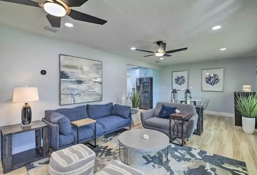 Beach House W/ Outdoor Kitchen, Walk To Coast