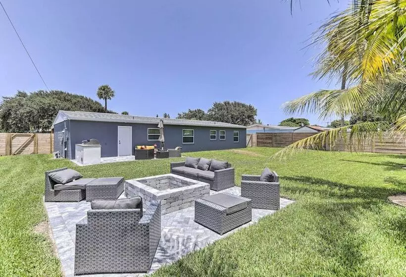 Beach House W/ Outdoor Kitchen, Walk To Coast