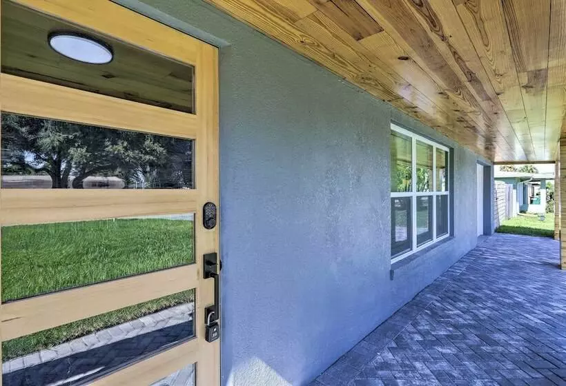 Beach House W/ Outdoor Kitchen, Walk To Coast