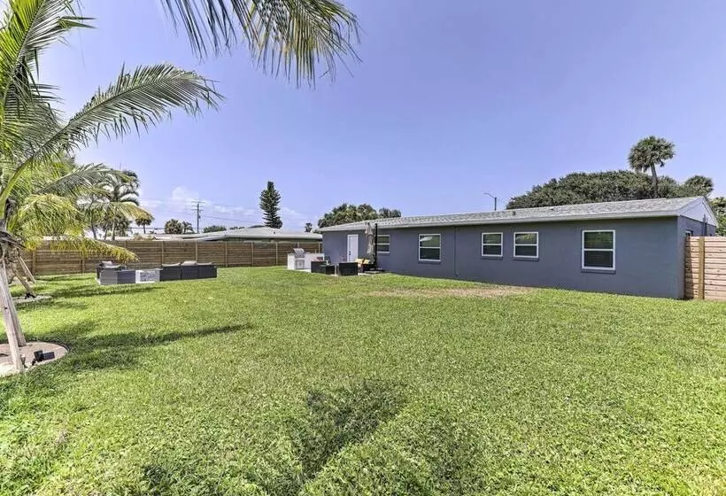 Beach House W/ Outdoor Kitchen, Walk To Coast