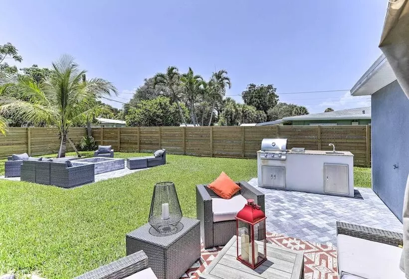 Beach House W/ Outdoor Kitchen, Walk To Coast