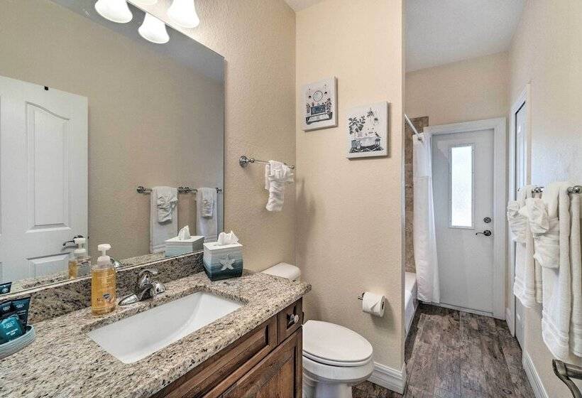 Beautiful Port Charlotte Home, 6 Mi To Beach!