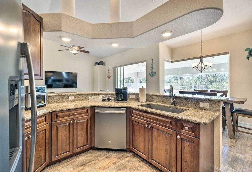 Beautiful Port Charlotte Home, 6 Mi To Beach!