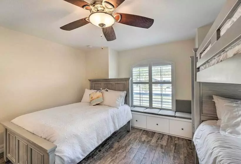 Beautiful Port Charlotte Home, 6 Mi To Beach!