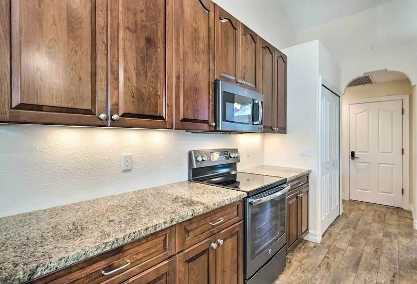 Beautiful Port Charlotte Home, 6 Mi To Beach!