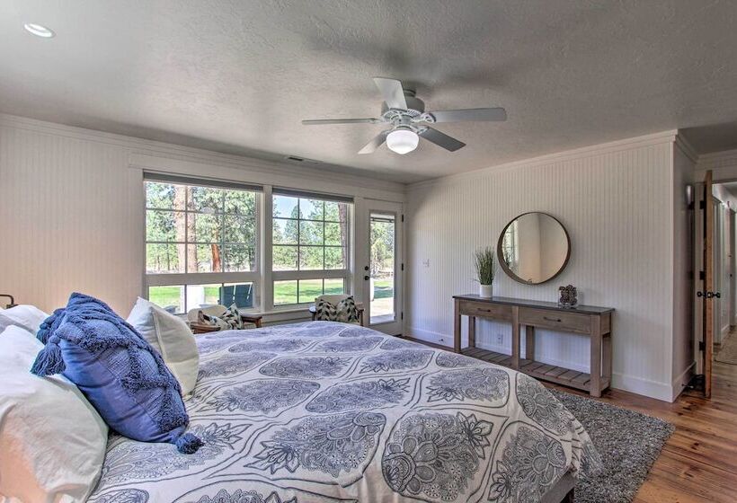 Bend Hideaway On 3 Acres With Decks + Fire Pit!