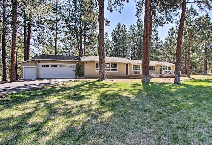 Bend Hideaway On 3 Acres With Decks + Fire Pit!