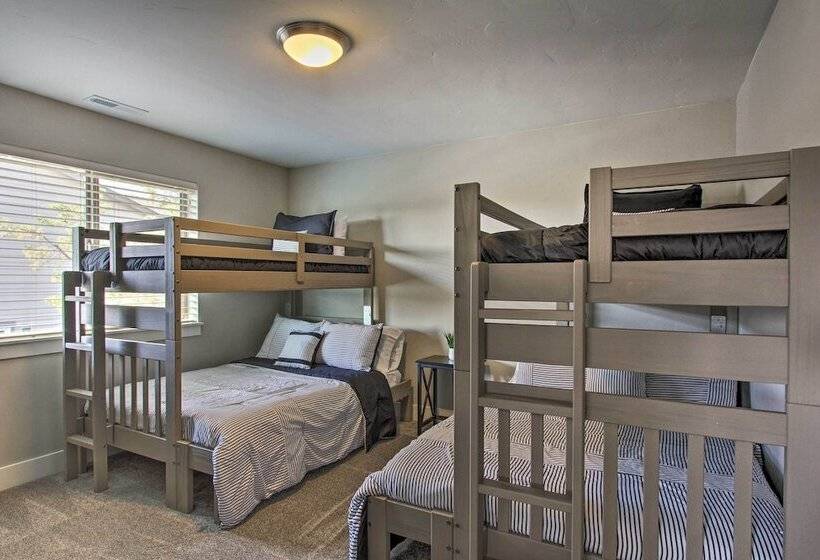 Bend Home W/ Patio + Fire Pits < 3 Mi To Dtwn