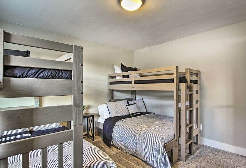 Bend Home W/ Patio + Fire Pits < 3 Mi To Dtwn