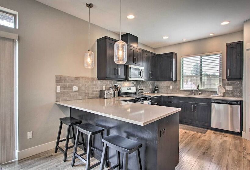 Bend Home W/ Patio + Fire Pits < 3 Mi To Dtwn