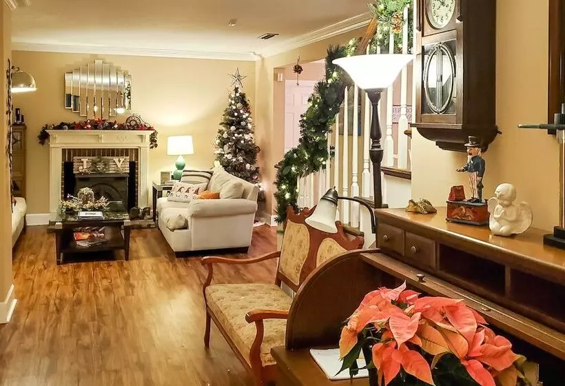 Bonifay Estate With Spring Fed Swimming Hole!