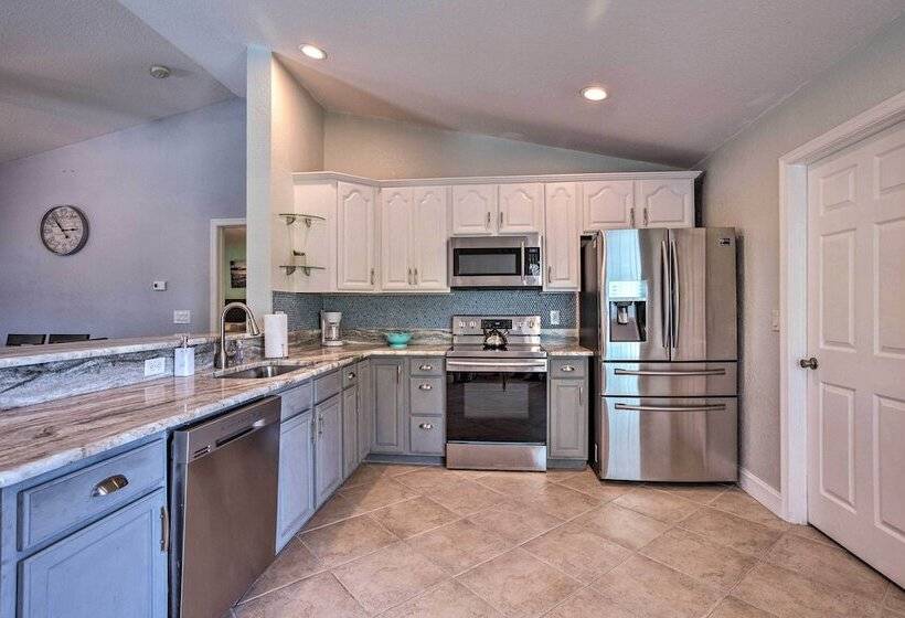 Port St Lucie Home W/ Hot Tub: 5 Mi To Pga Club!