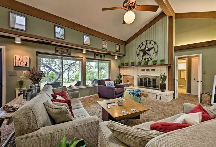 Canyon Lake Home W/ Yard   1/2 Mi To Boat Launch!