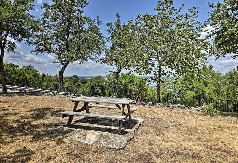 Canyon Lake Home W/ Yard 1/2 Mi To Boat Launch!