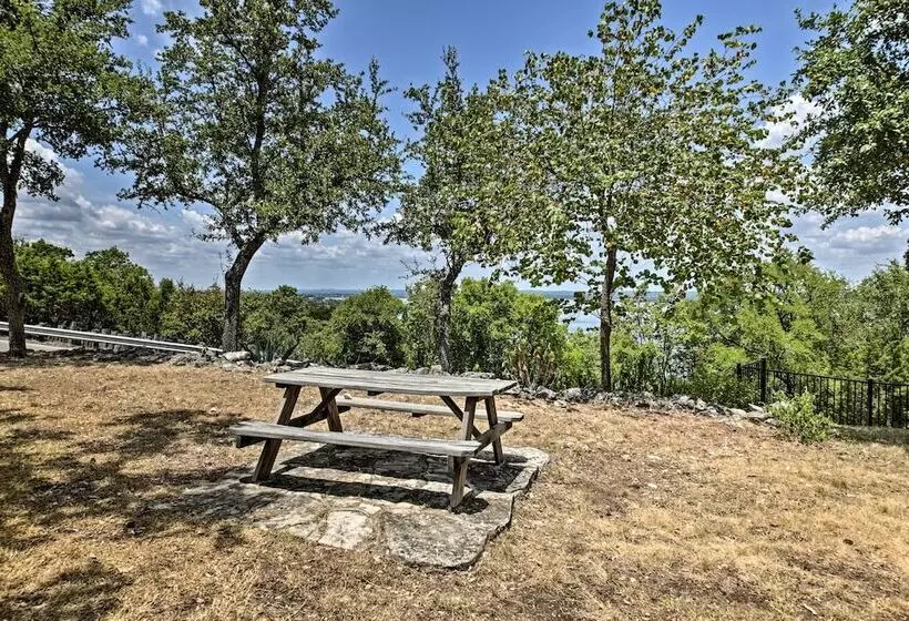 Canyon Lake Home W/ Yard   1/2 Mi To Boat Launch!