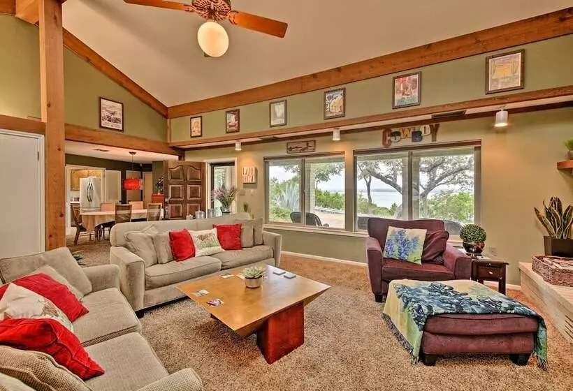 Canyon Lake Home W/ Yard   1/2 Mi To Boat Launch!