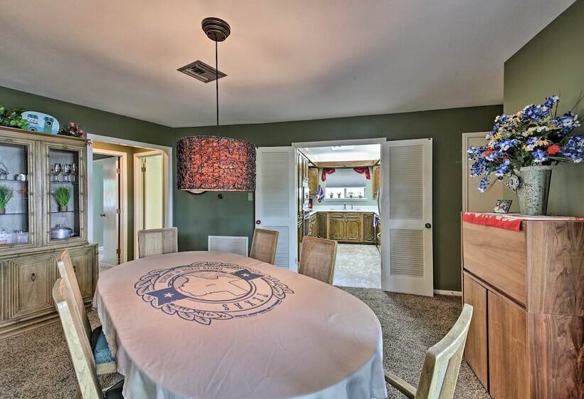 Canyon Lake Home W/ Yard 1/2 Mi To Boat Launch!