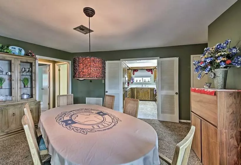 Canyon Lake Home W/ Yard   1/2 Mi To Boat Launch!