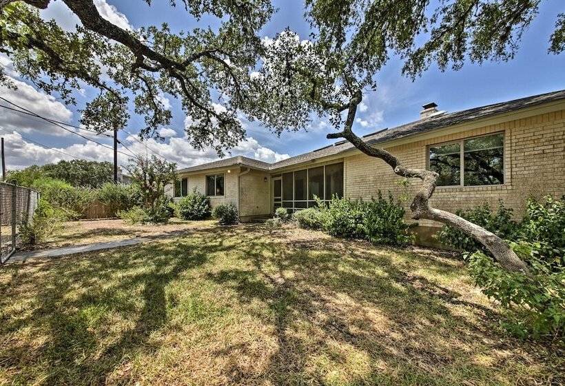 Canyon Lake Home W/ Yard 1/2 Mi To Boat Launch!