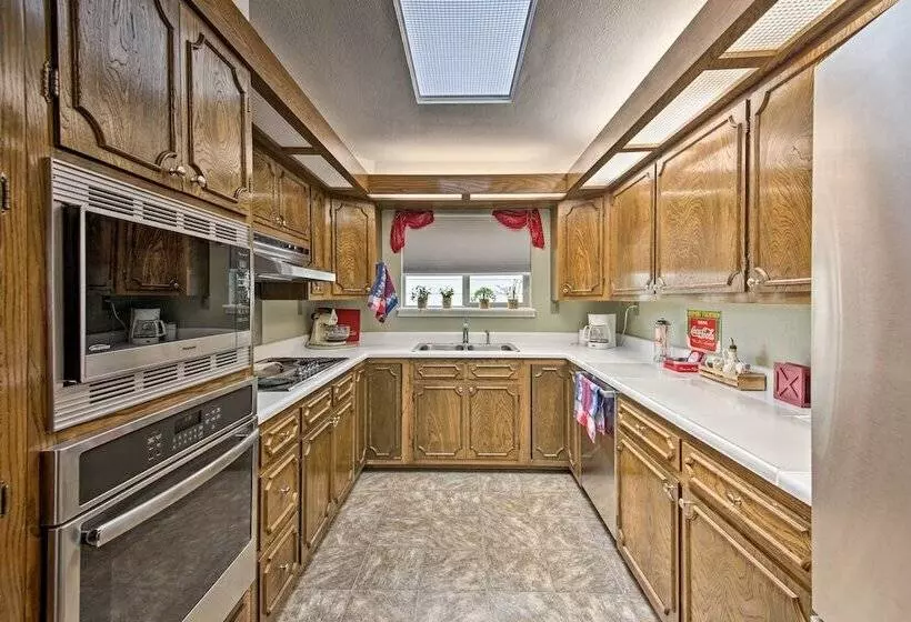 Canyon Lake Home W/ Yard   1/2 Mi To Boat Launch!