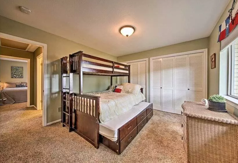 Canyon Lake Home W/ Yard   1/2 Mi To Boat Launch!