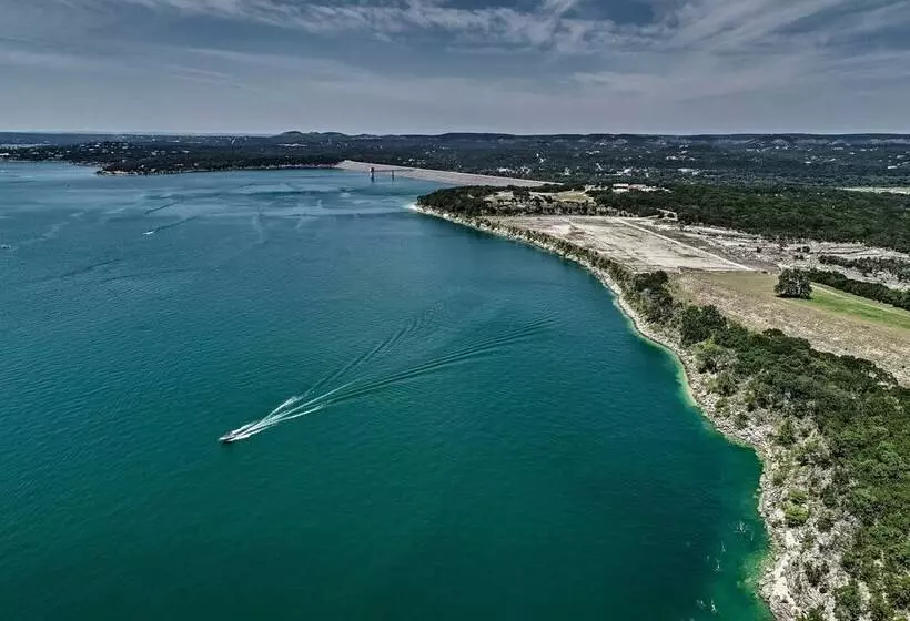 Canyon Lake Home W/ Yard   1/2 Mi To Boat Launch!