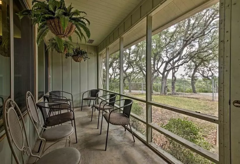 Canyon Lake Home W/ Yard   1/2 Mi To Boat Launch!