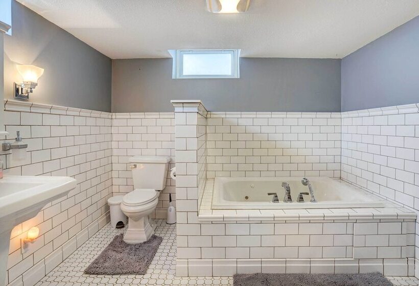 Charming Minneapolis Home < 1 Mi To Lakes!