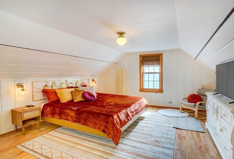 Charming Minneapolis Home < 1 Mi To Lakes!