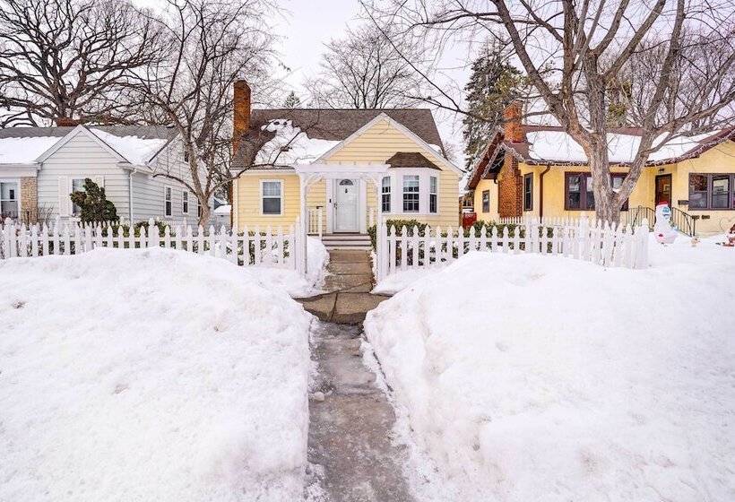 Charming Minneapolis Home < 1 Mi To Lakes!