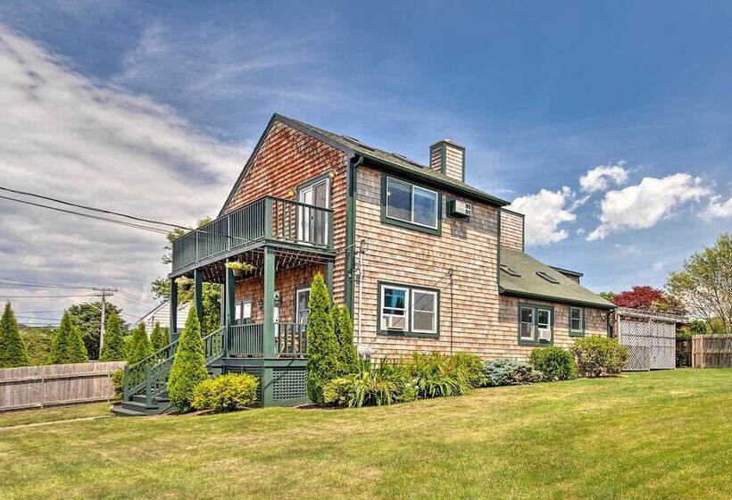 Coastal Abode W/ Beach Views, Walk To Beach & Bars