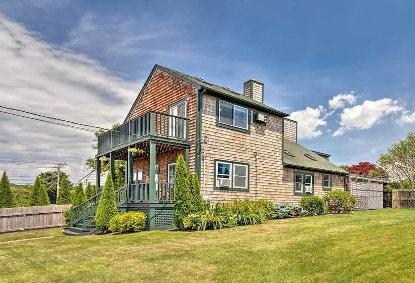 Coastal Abode W/ Beach Views, Walk To Beach & Bars