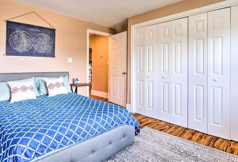 Coastal Abode W/ Beach Views, Walk To Beach & Bars