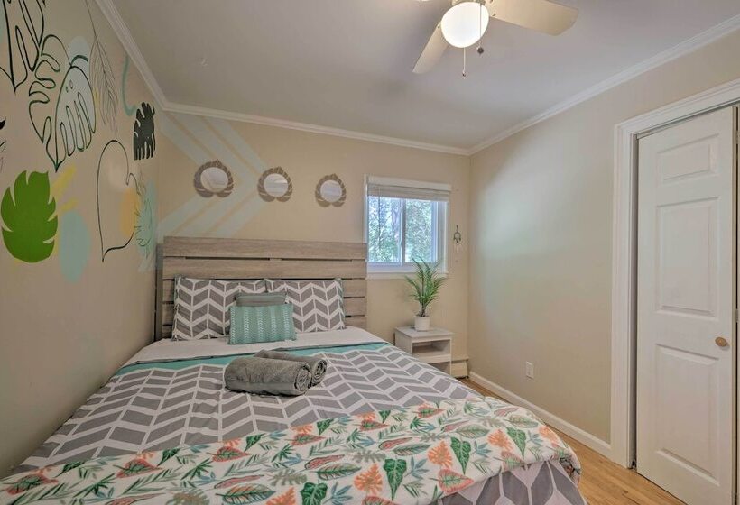 Coastal Edgewater Home W/ Private Hot Tub!